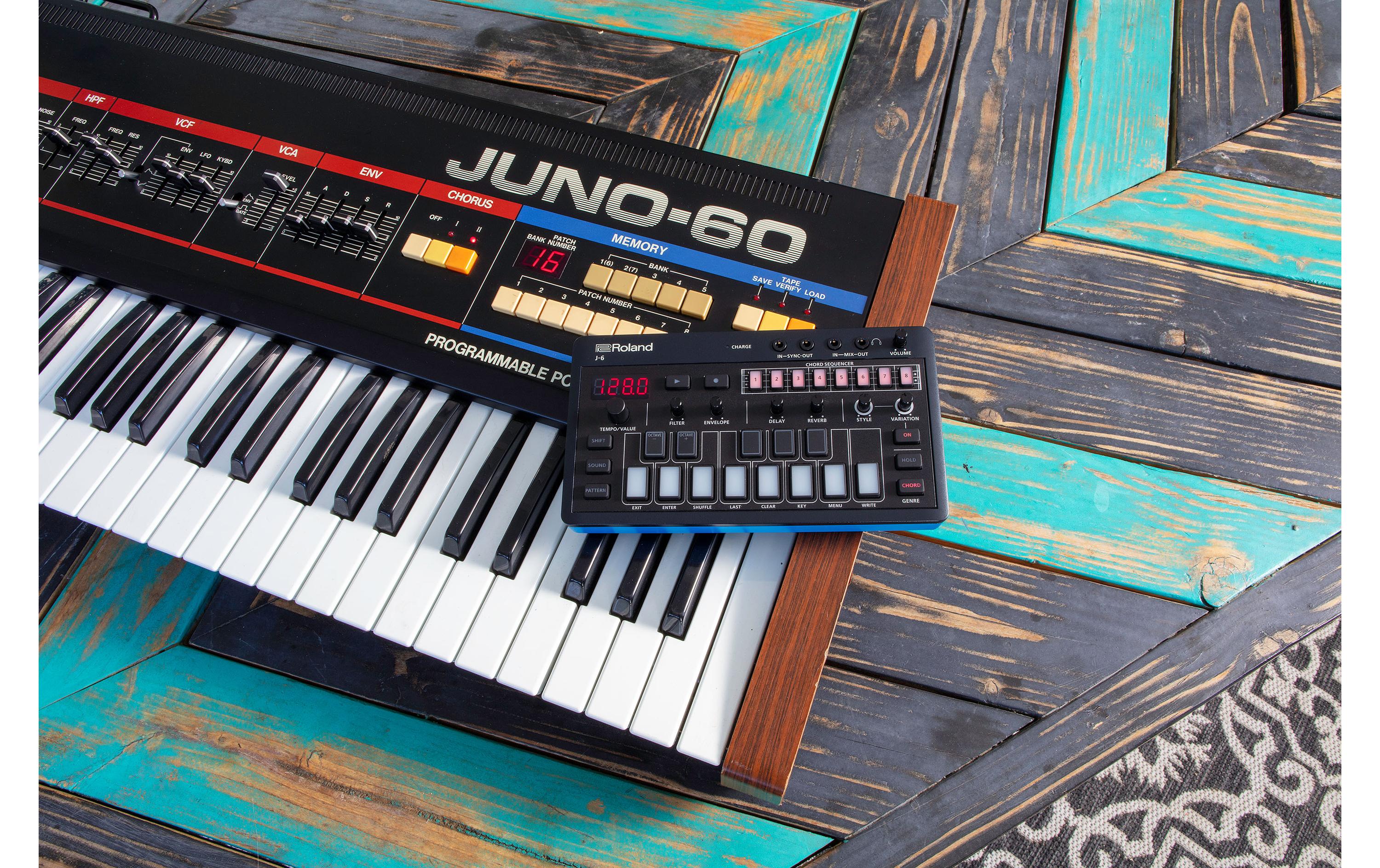 Synthesizer AIRA J-6 Chord<br>Innovative musikalische Toolbox mit kreativem Akkord-Sequencing und authentischem JUNO-60 Sound