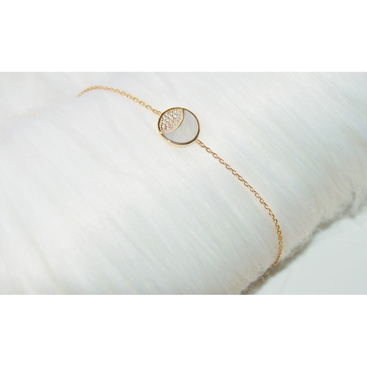Bracelet chaîne   nacre zirconium  -Plaqué or