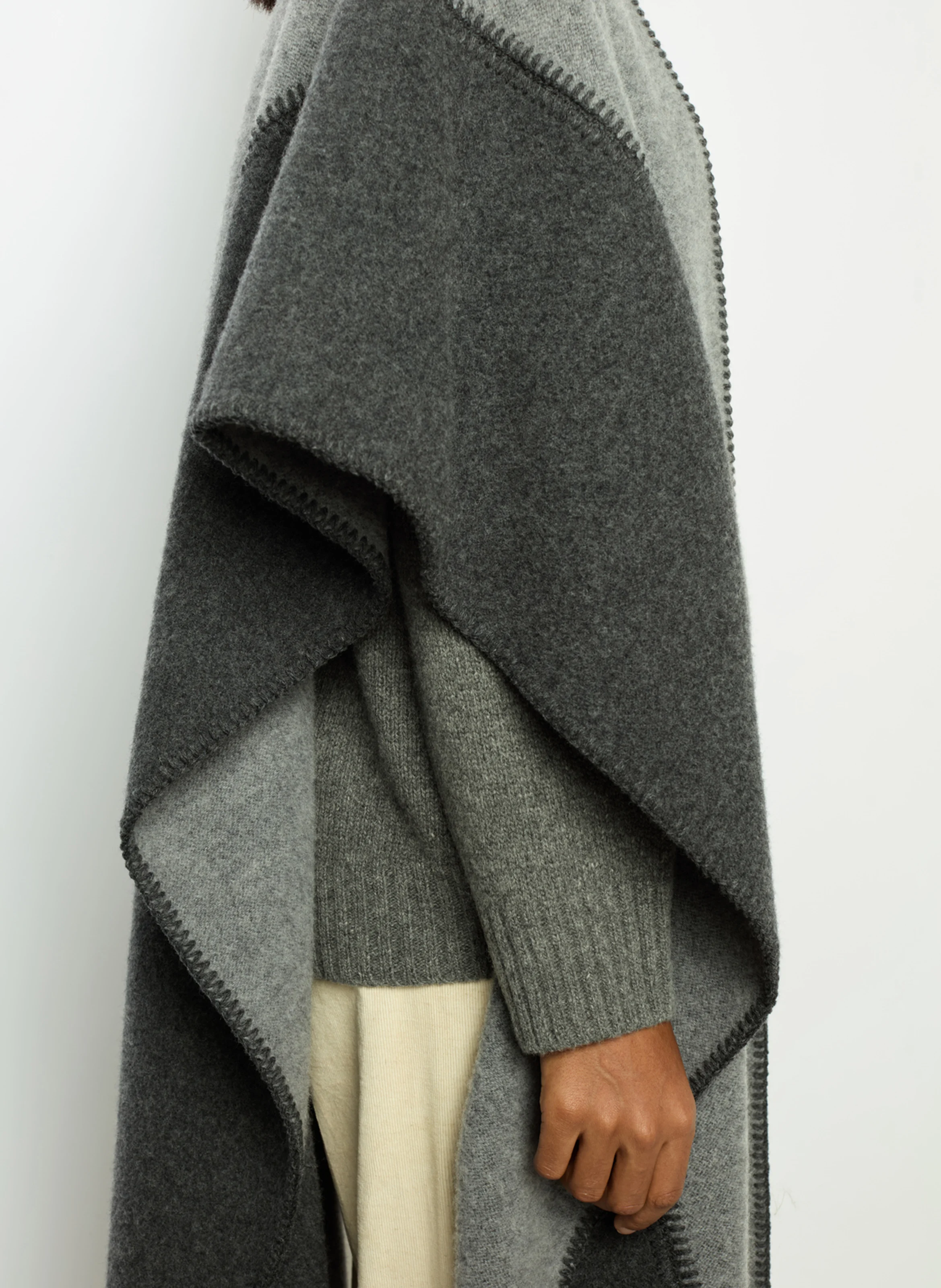 DAMIANE - Poncho col v en laine mélangée | Gris