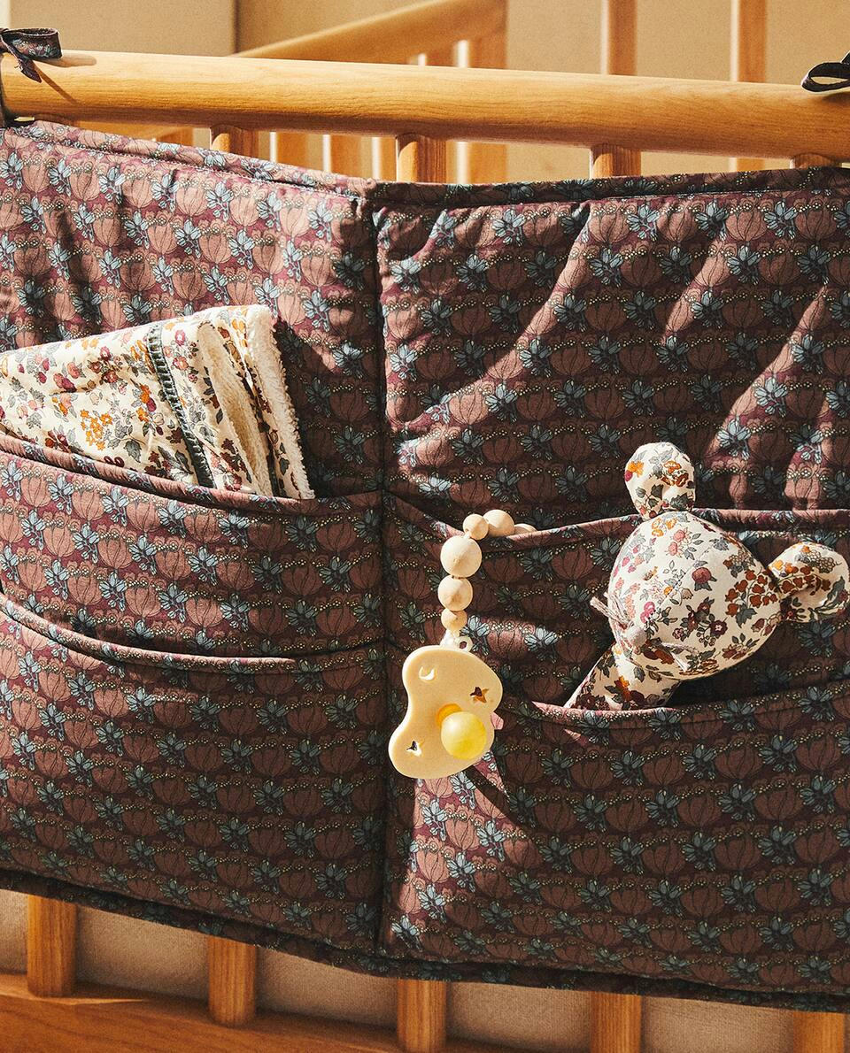 Organizador infantil feito com tecido Liberty
