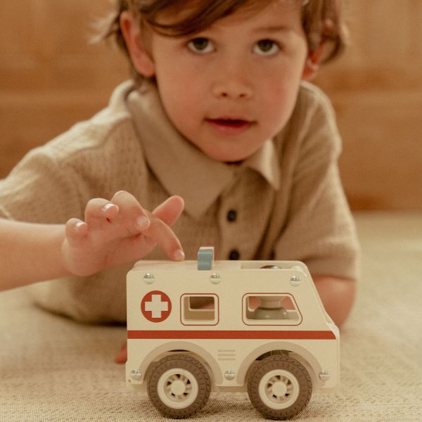 Little Dutch Ambulance Inclusief Pegdoll – Hout