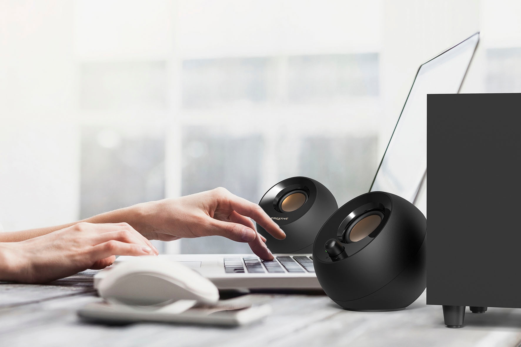 Creative 2.1 Soundsystem »Pebble Plus« 2.1 ( Lautstärkeregelung 8 W)