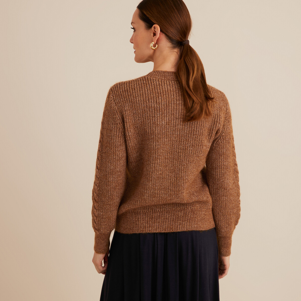 ANNE WEYBURN<br>Suéter em tricô lurex, contém mohair