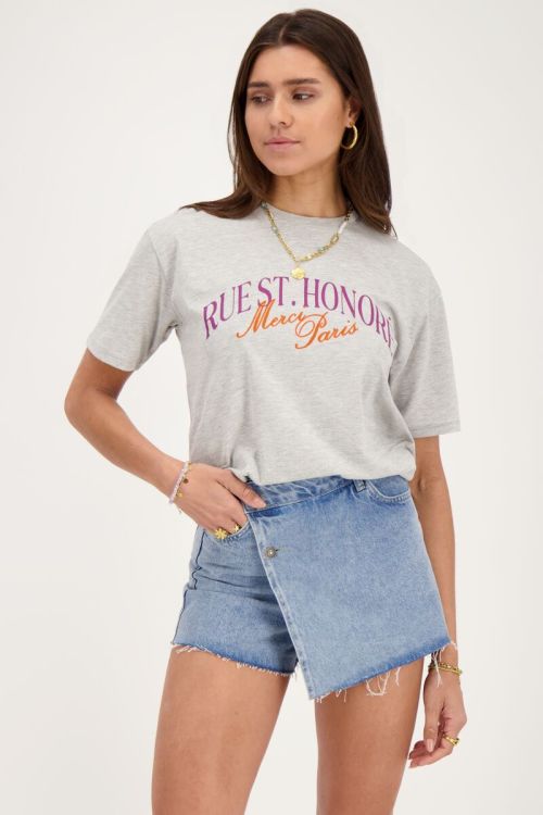 Grijs T-shirt met paars ''Rue st. honoré''
