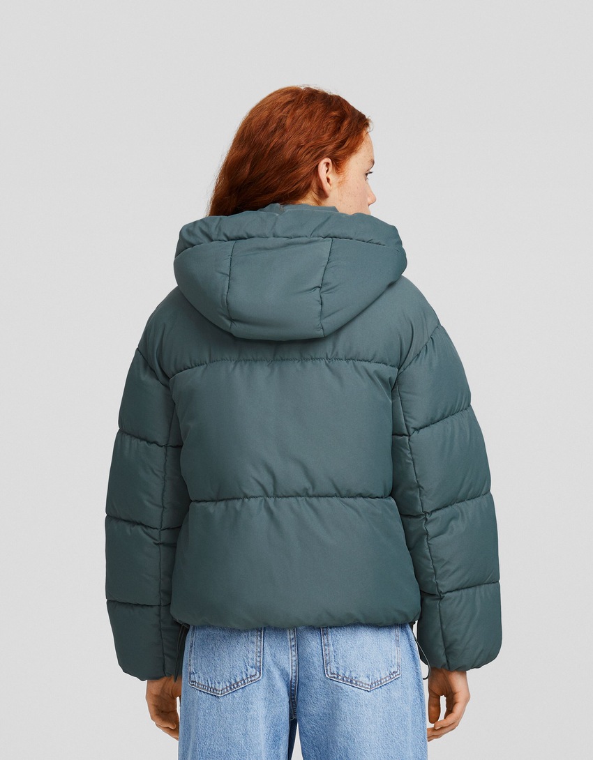 Jaqueta puffer oversized com capuz