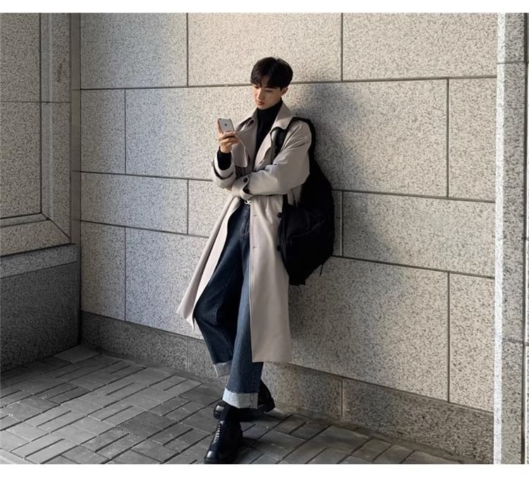 Wewewow - Lange trenchcoat met reverskraag en dubbele rij knopen