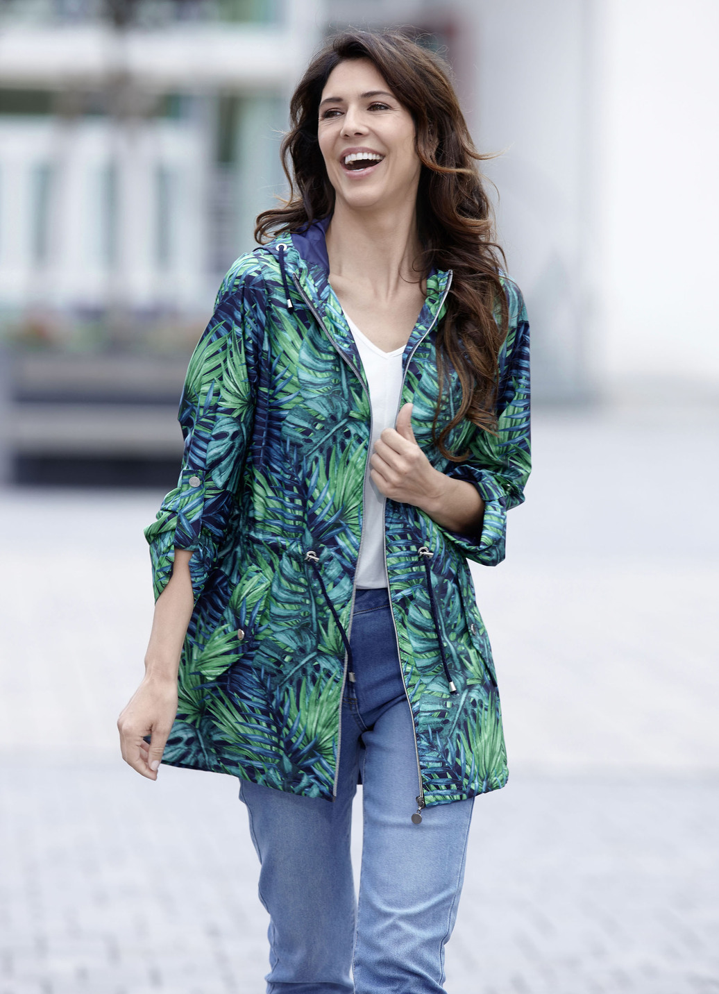 Jacke mit fester Kapuze