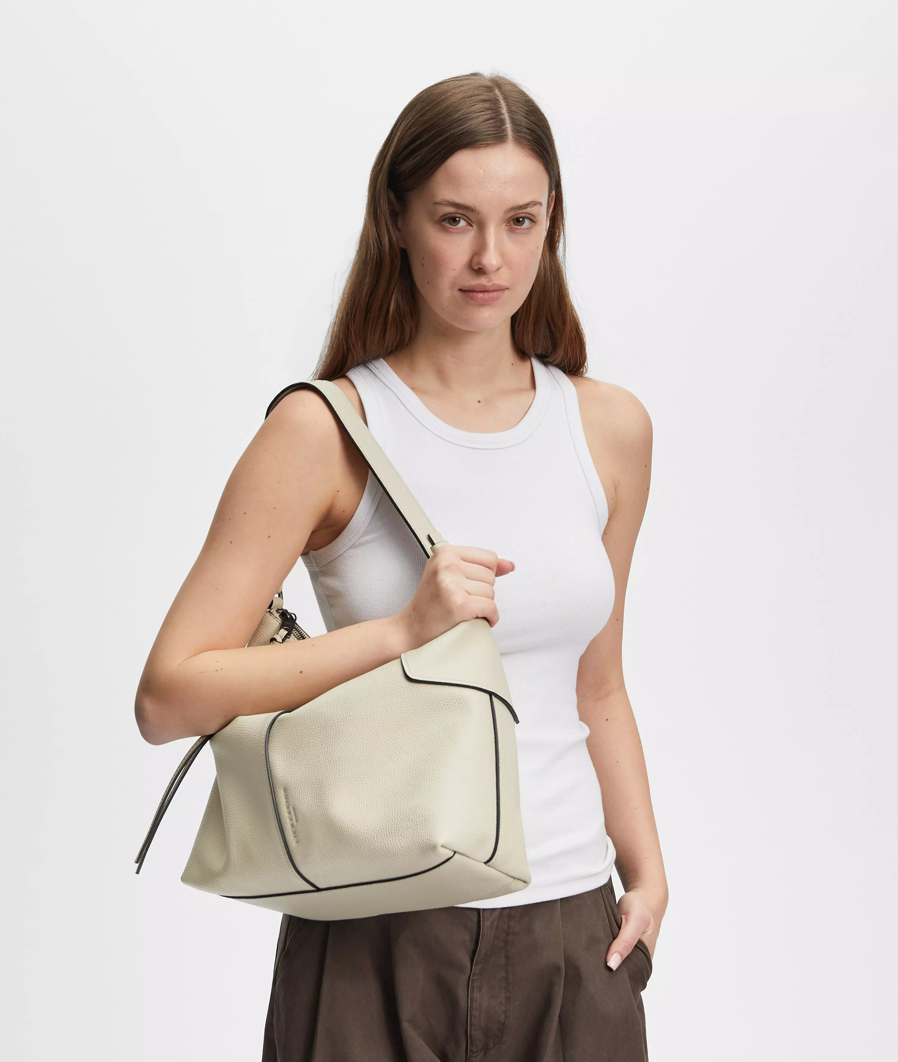Mila Hobo M Spacious hobo bag made of cowhide leather