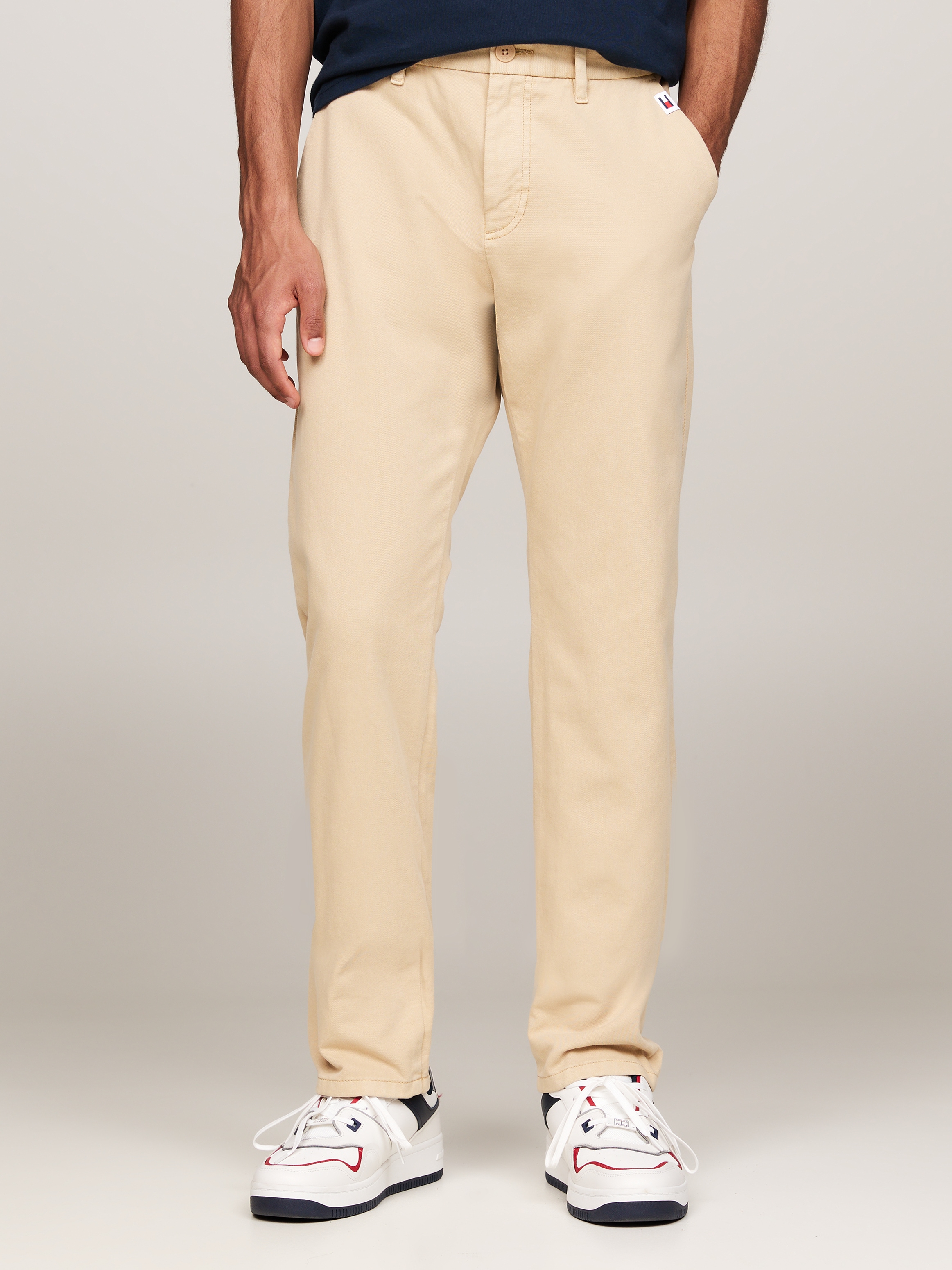 Tommy Jeans Chinohose »TJM RYAN TWILL CHINO«  mit Logo-Patch