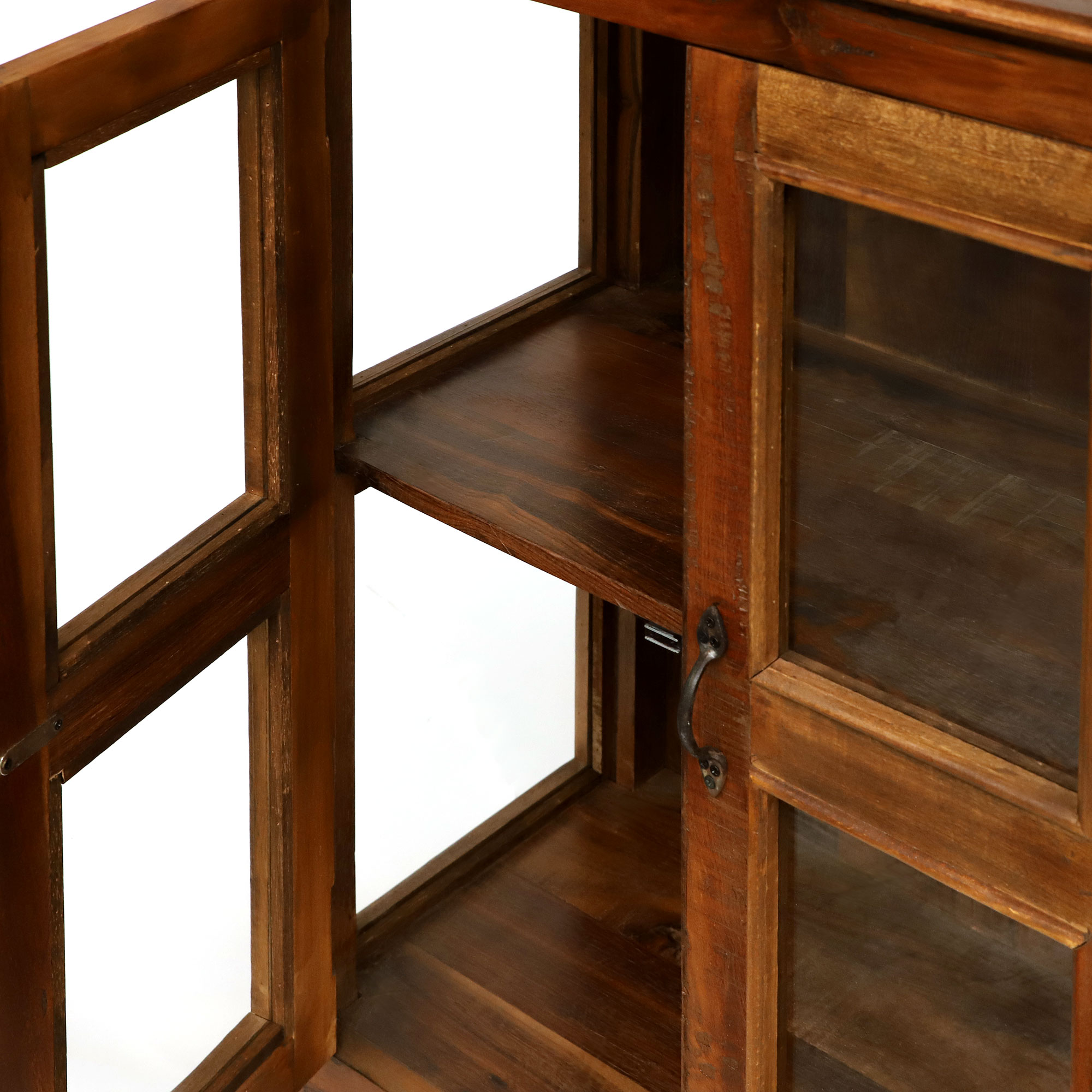 Vitrinenschrank 'Mal', aus recyceltem Holz, H 100 cm, B 79 cm, L 42 cm von fischer's lagerhaus