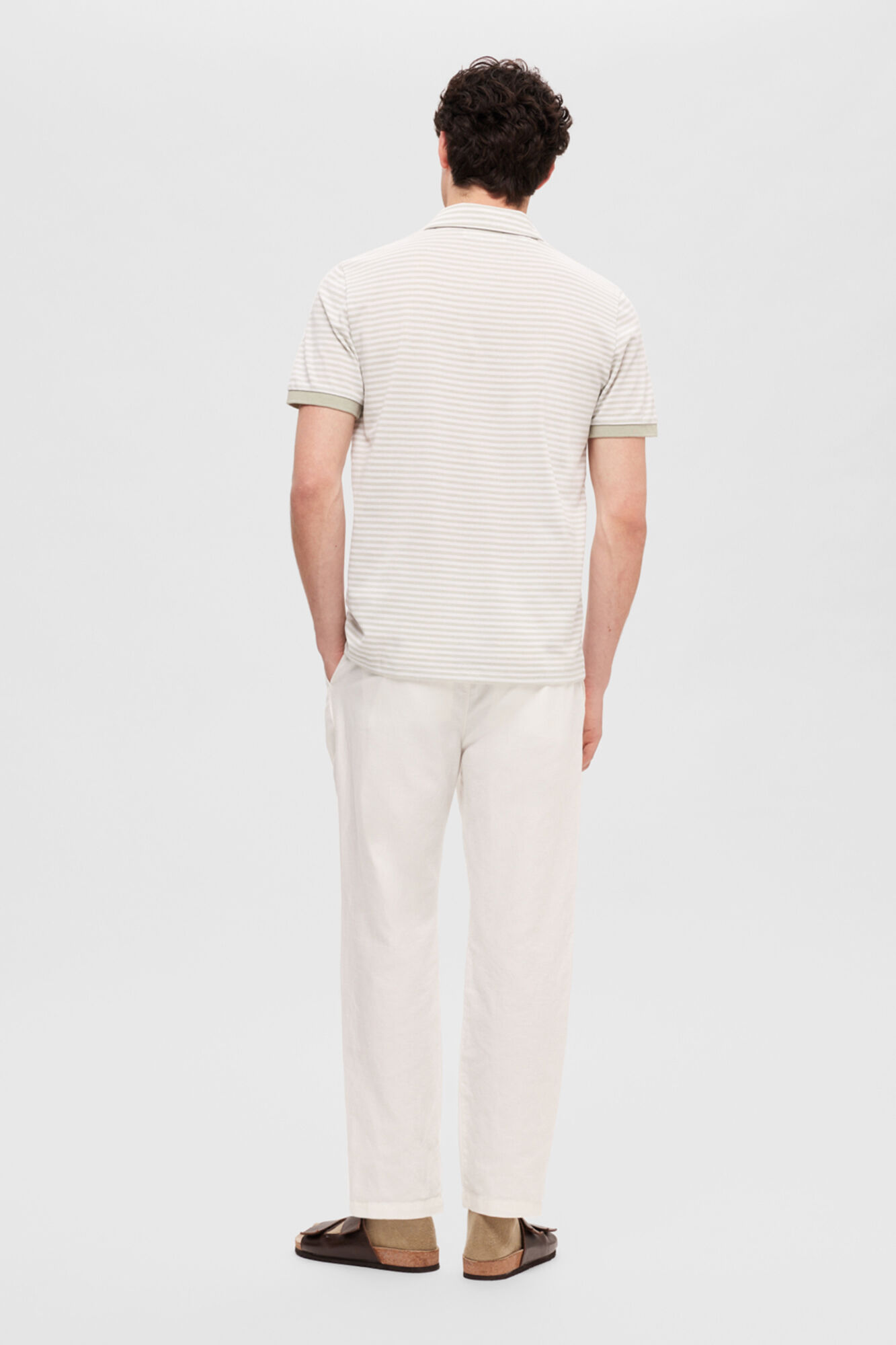 Camisa polo listrada de manga curta em algodão orgânico. - Branca