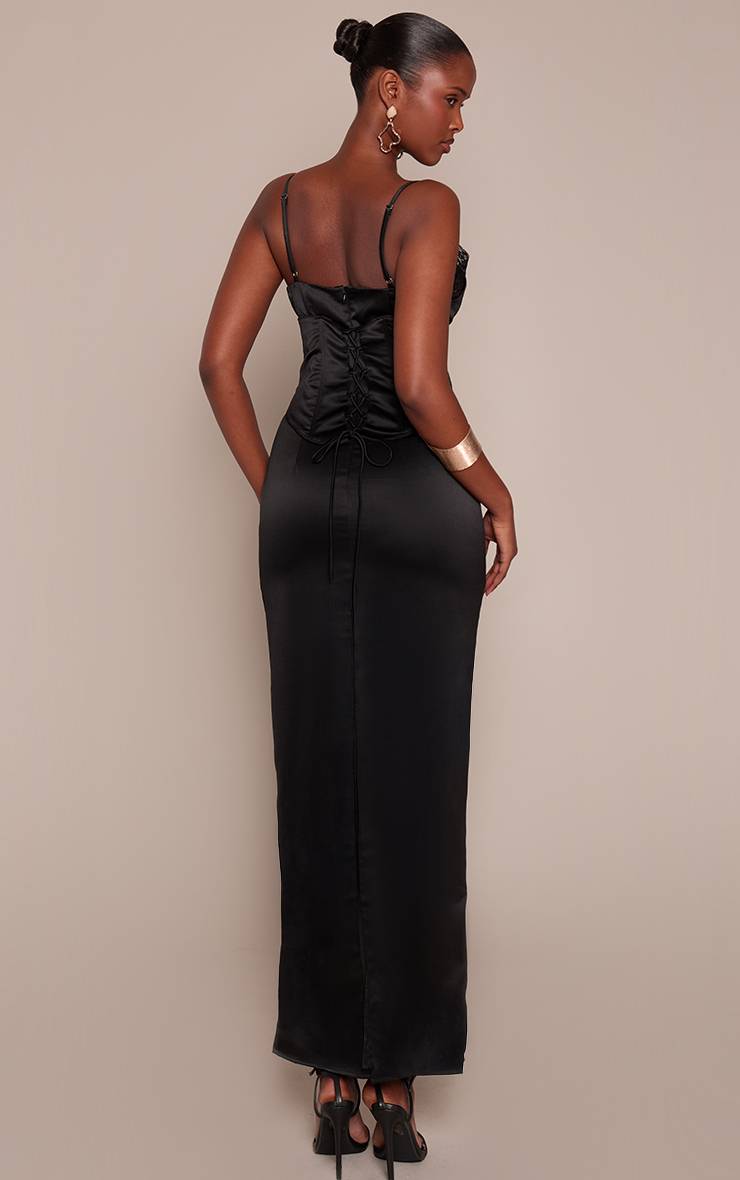 Noir Robe Longue En Satin À Bonnets En Dentelle Et Détail Dos Lacé