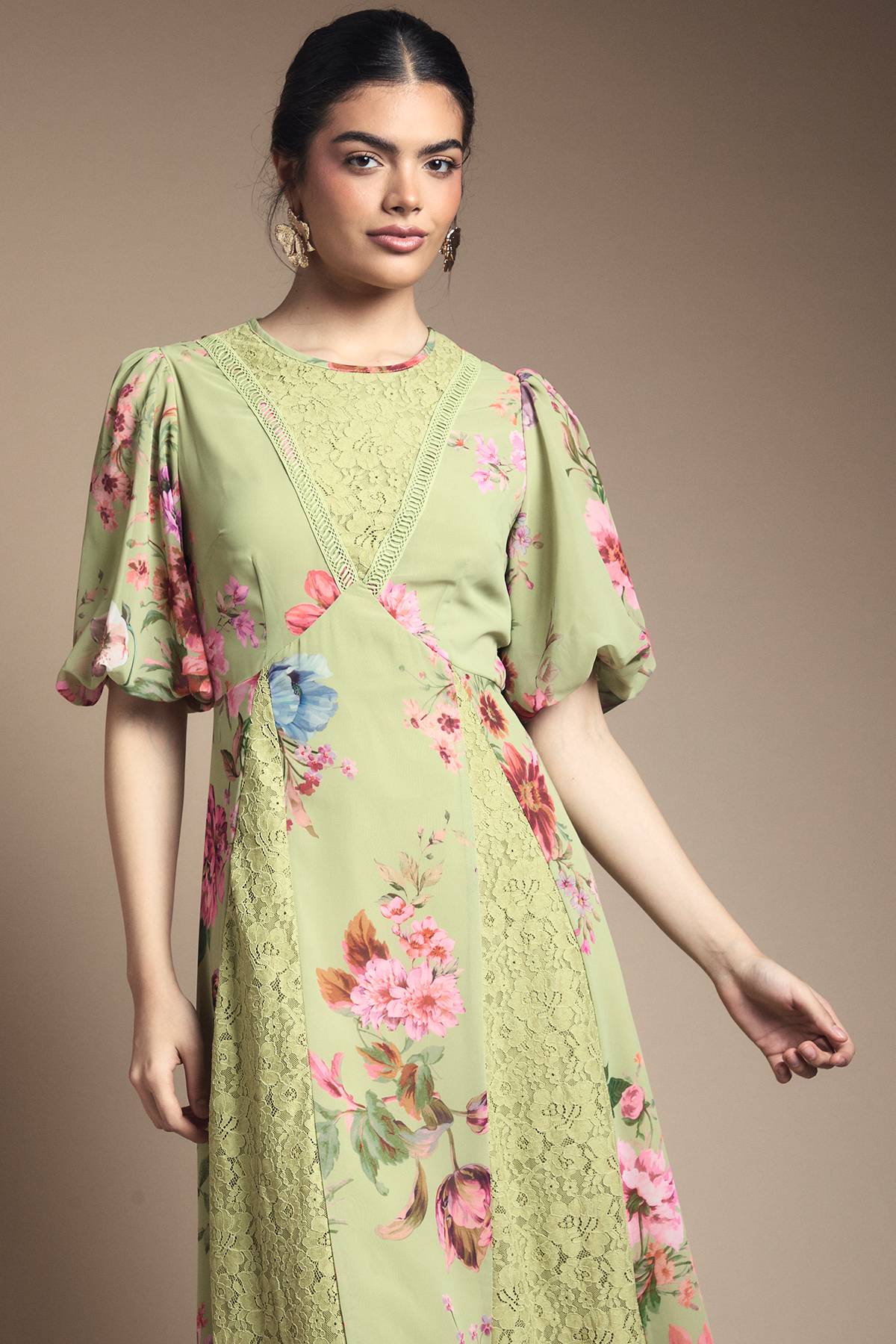 Oasis Robe Mi-Longue Ajustée et Évasée en Dentelle