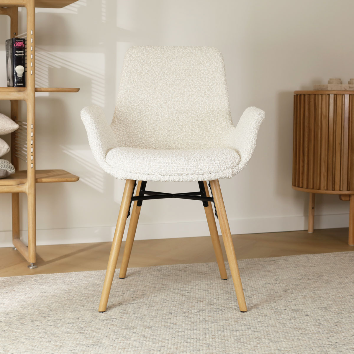 Eetkamerstoel Nena-Eef bouclé beige - naturel onderstel