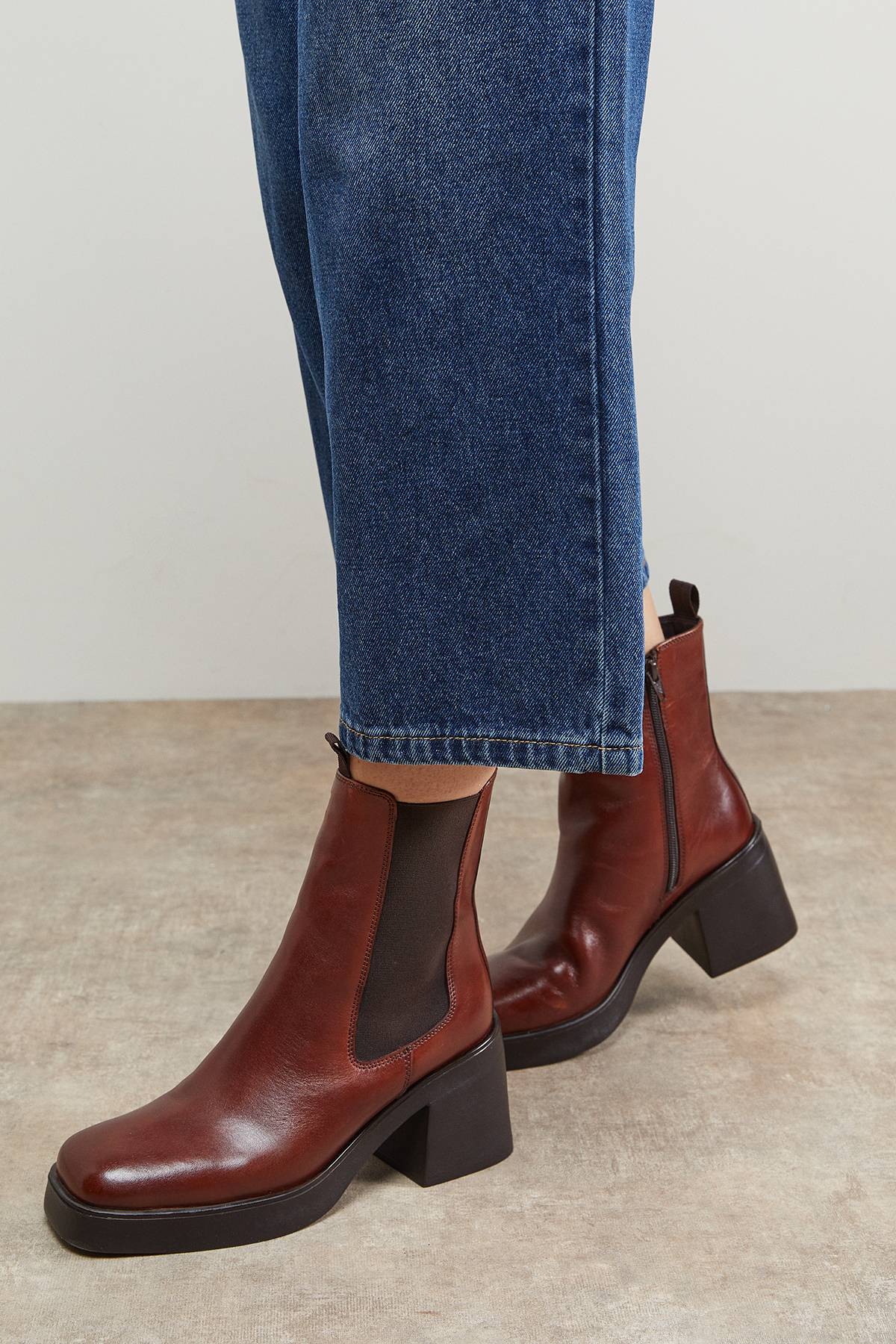 Oasis Bottines Chelsea Barbara en Cuir Véritable à Talon Épais