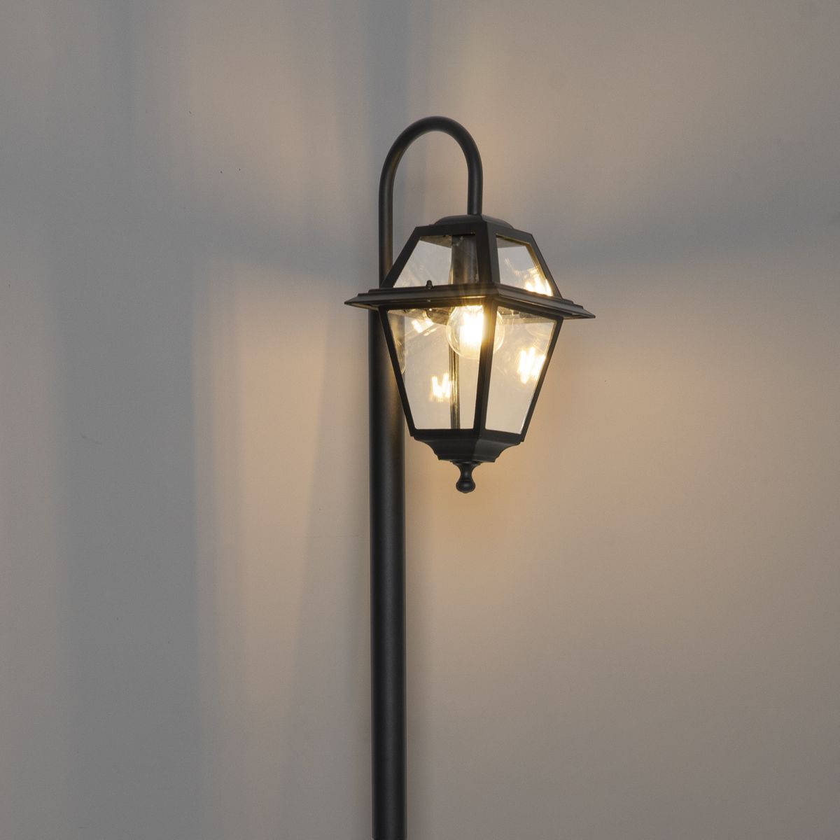 Klassieke buiten lantaarn zwart 135 cm IP44 - Berta