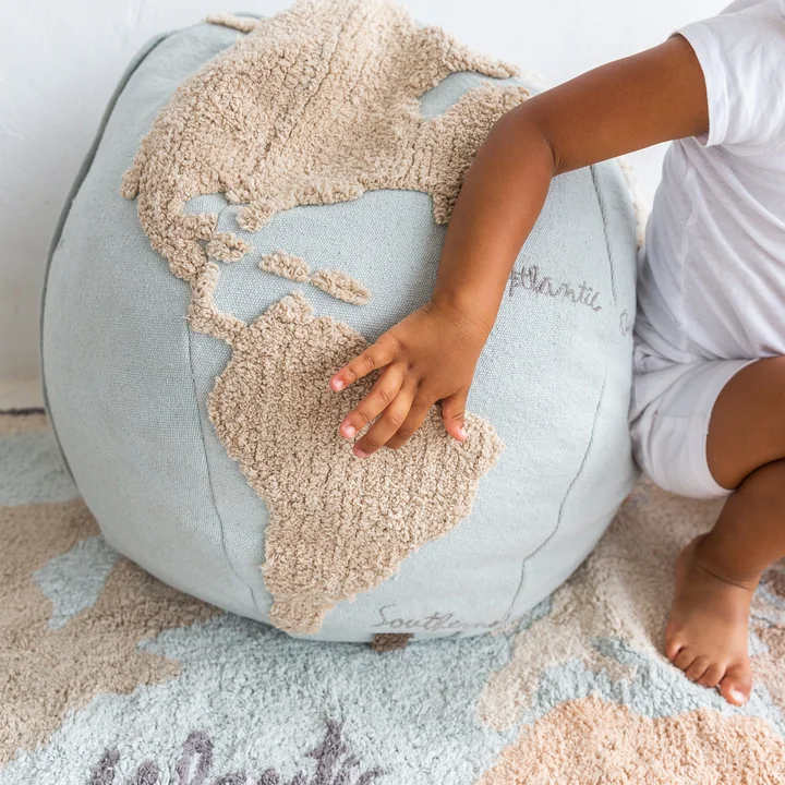 Lorena Canals - World Map Pouf, Ø 50 cm, hellblau / beige