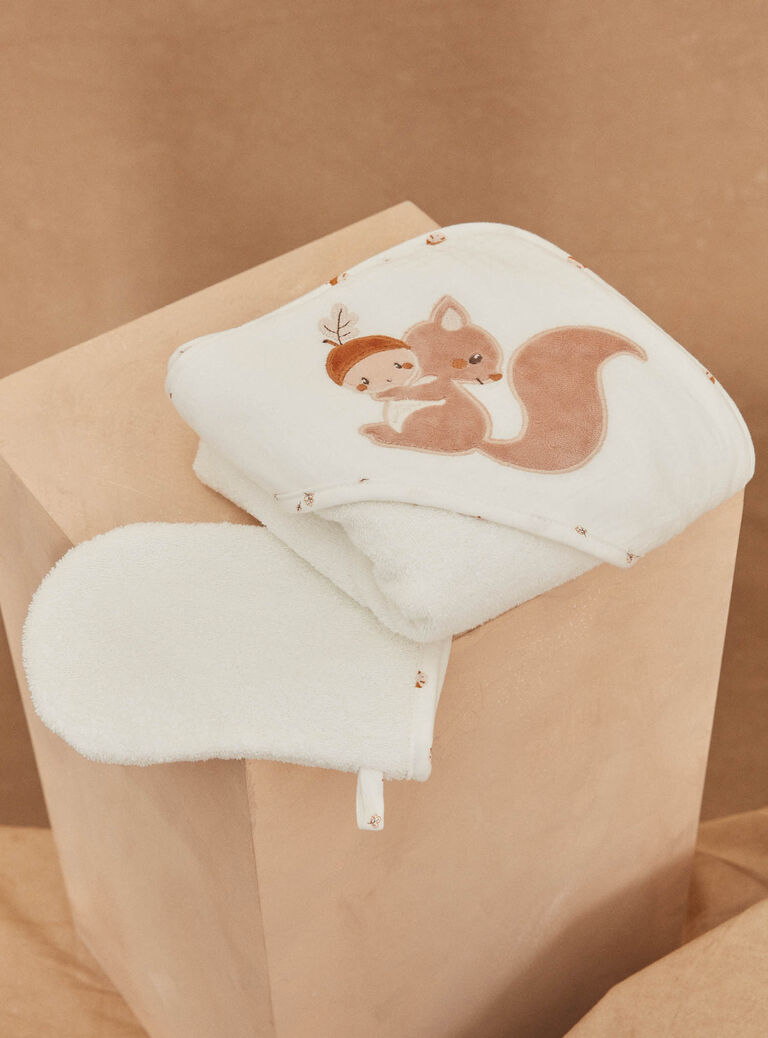 Pointe-éponge et gants écrus en éponge