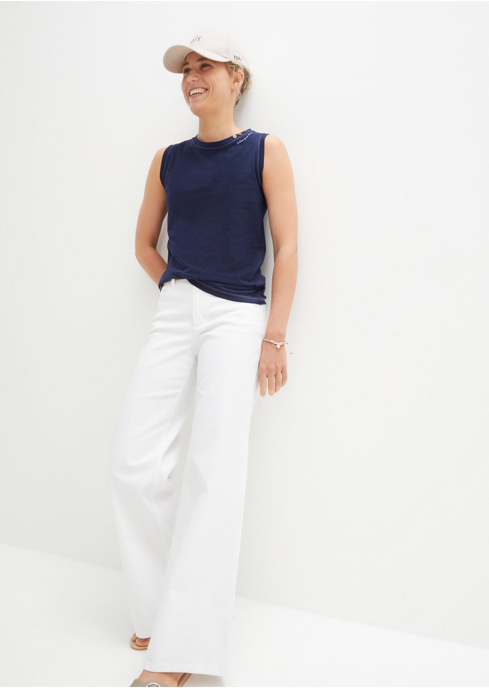 Top avec boutons décoratifs