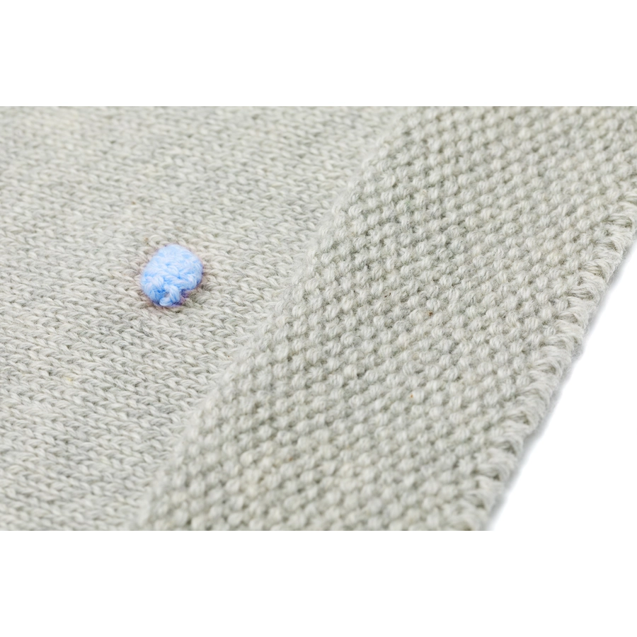 fillikid Strickdecke grau mit hellblauen Punkten 100 x 80 cm