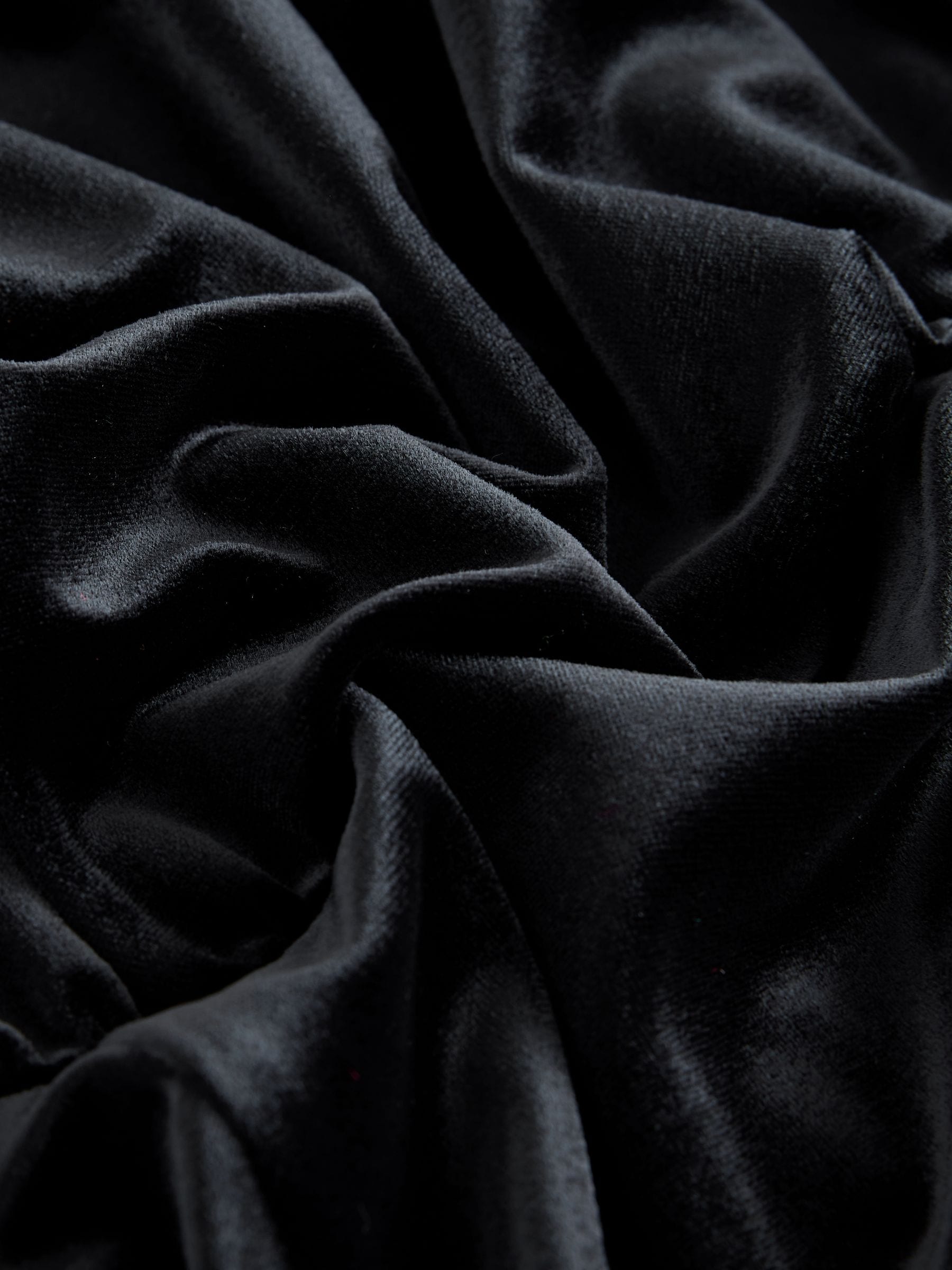 Zwart - Embellished Neckline Velvet Long Sleeve Mini Dress