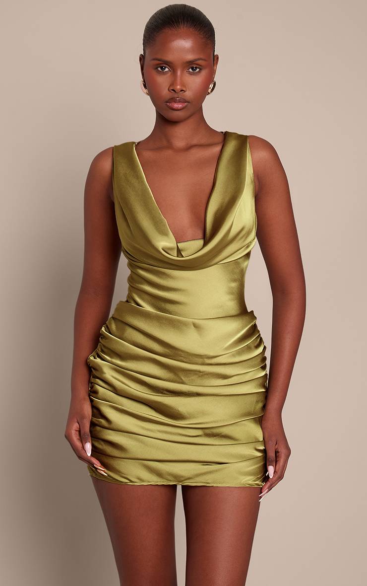 Chartreuse Robe Mini Drapée En Satin Avec Col Bénitier