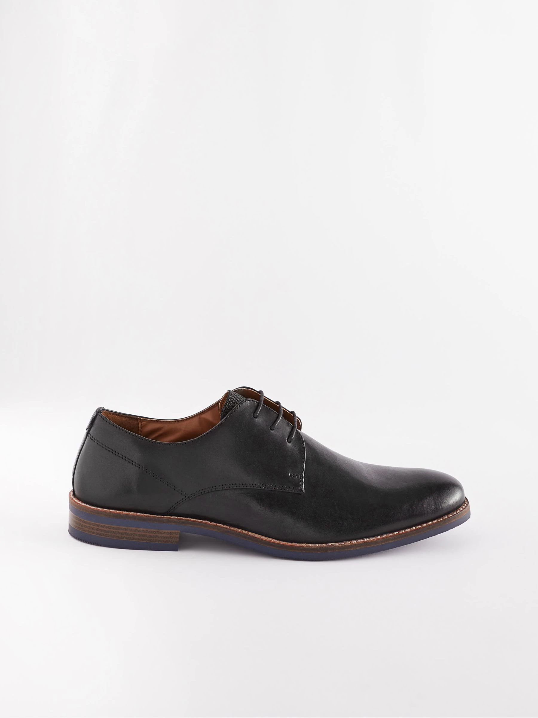 Zwart - Wijde pasvorm - Leren Derby-schoenen met contrasterende marineblauwe zool