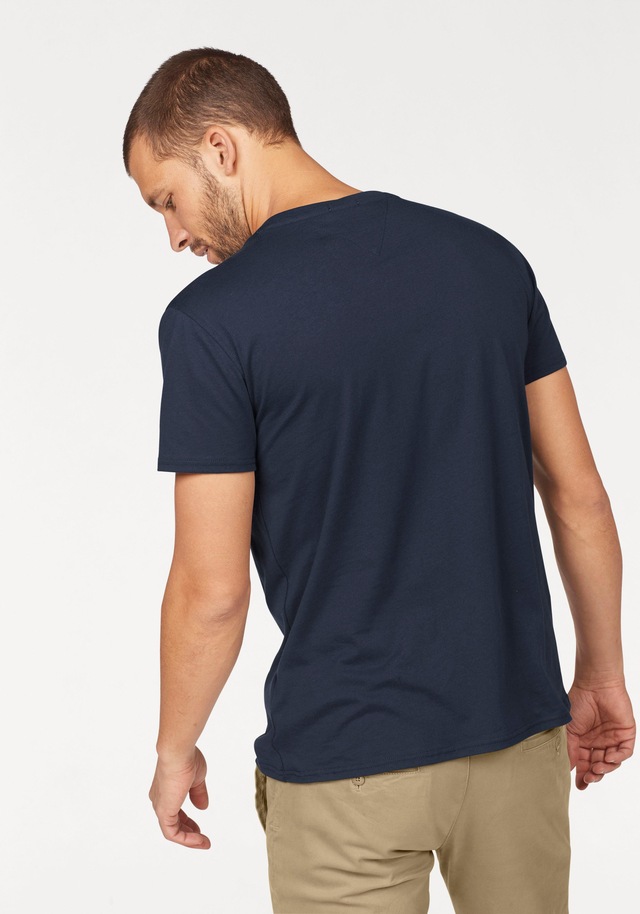 Tommy Jeans T-Shirt »TJM ORIGINAL JERSEY V NECK TEE« mit V-Ausschnitt und dezenter Logo-Flag