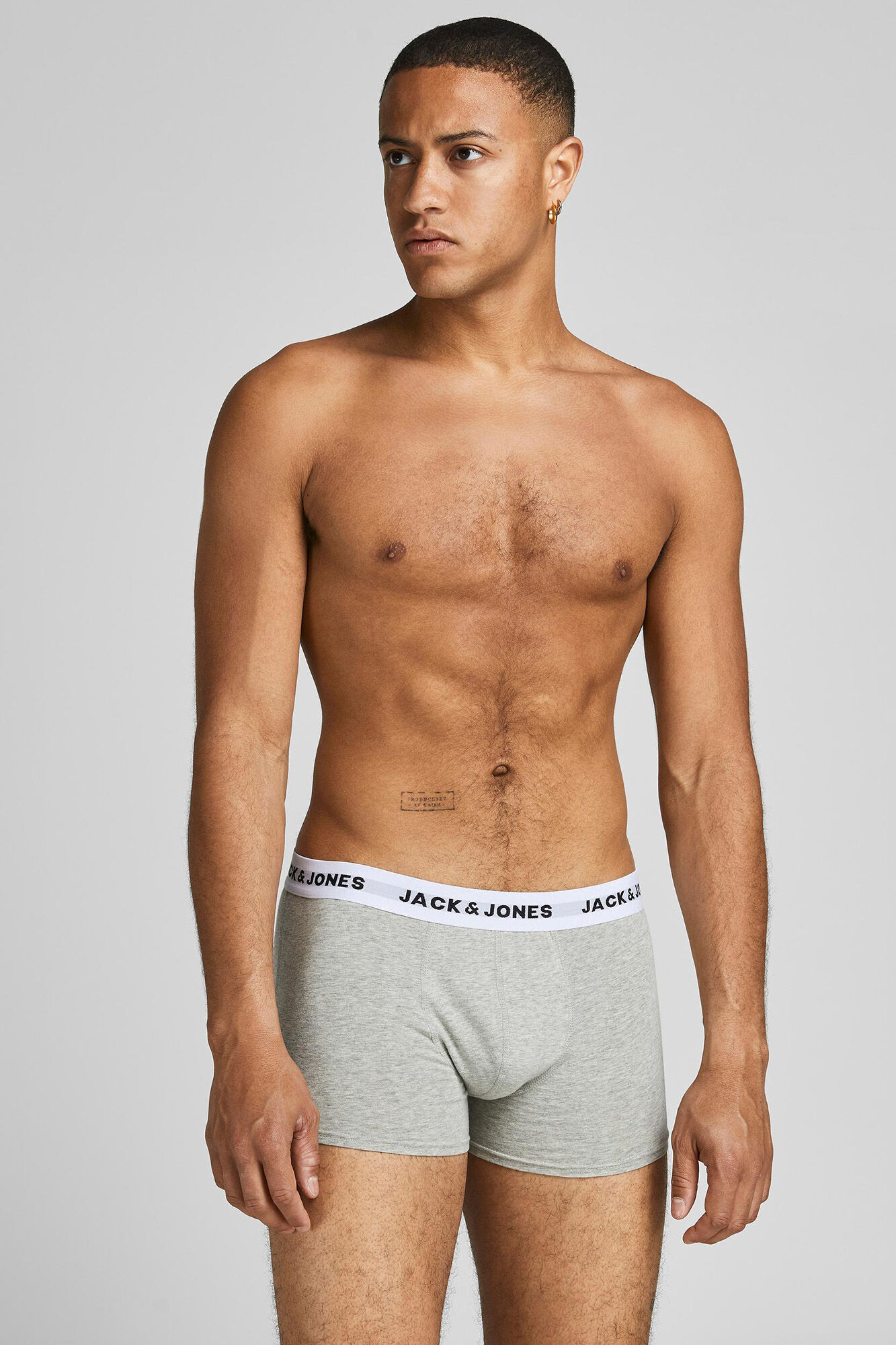 Pacote com 5 cuecas boxer de algodão.