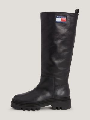 Botas de cano alto com travas robustas