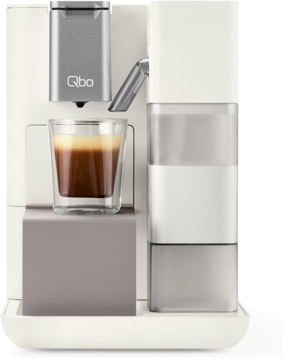 Tchibo Qbo MILK MASTER Premium Kapselmaschine inkl. 16 recyclebare Qbo Kapseln für Cappuccino, Espresso, Caffè Crema, Milchschaum auf Knopfdruck mit abnehmbarem Milchtank 300ml, White Cashmere