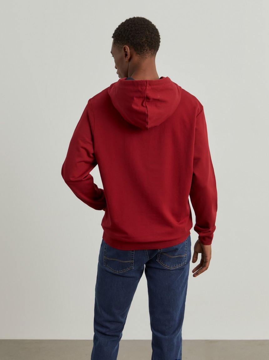 Sweater com estampado e capuz