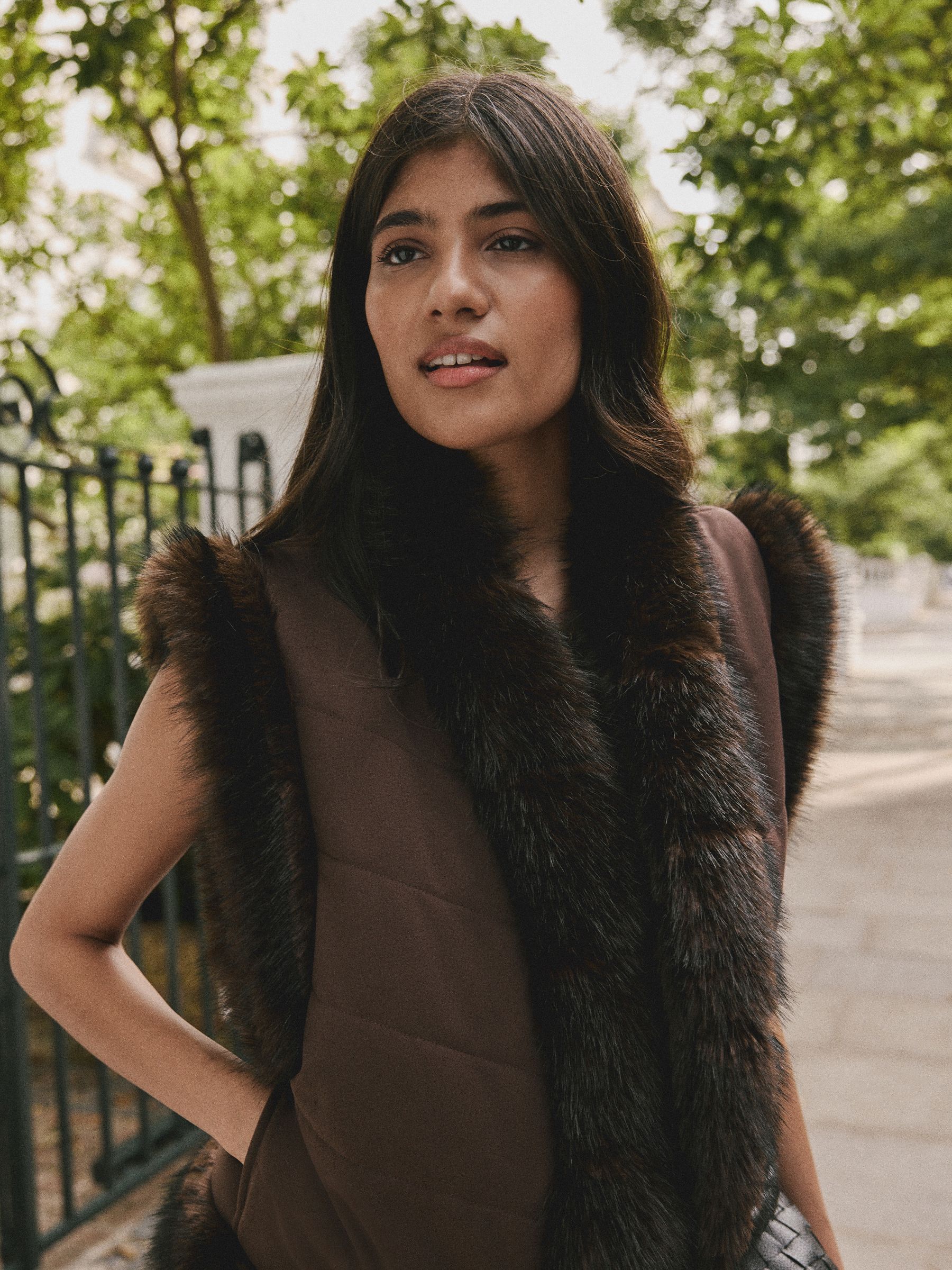 Chocoladebruin - Faux Fur and Suedette Gilet