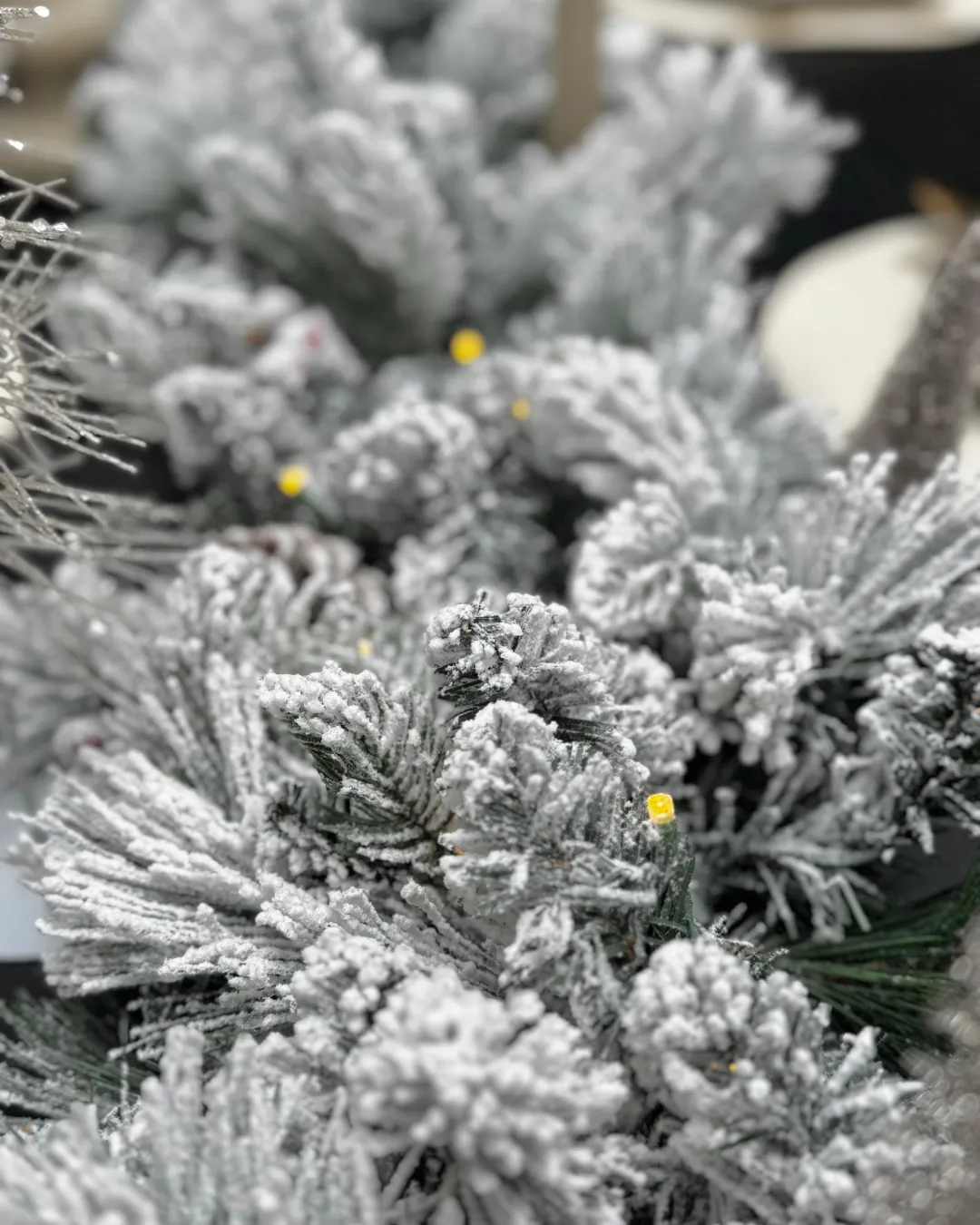 Besneeuwde kerstguirlande LED WHITEHORN 180 cm Wit