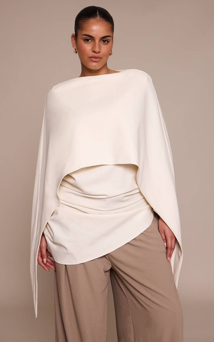 Ecru Haut Long Froncé Grande Taille Avec Détail Cape En Tissu Tissé