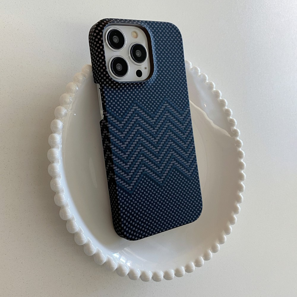 iPhone 14 Pro Hardcase Hülle im Carbon Look - Black Wave