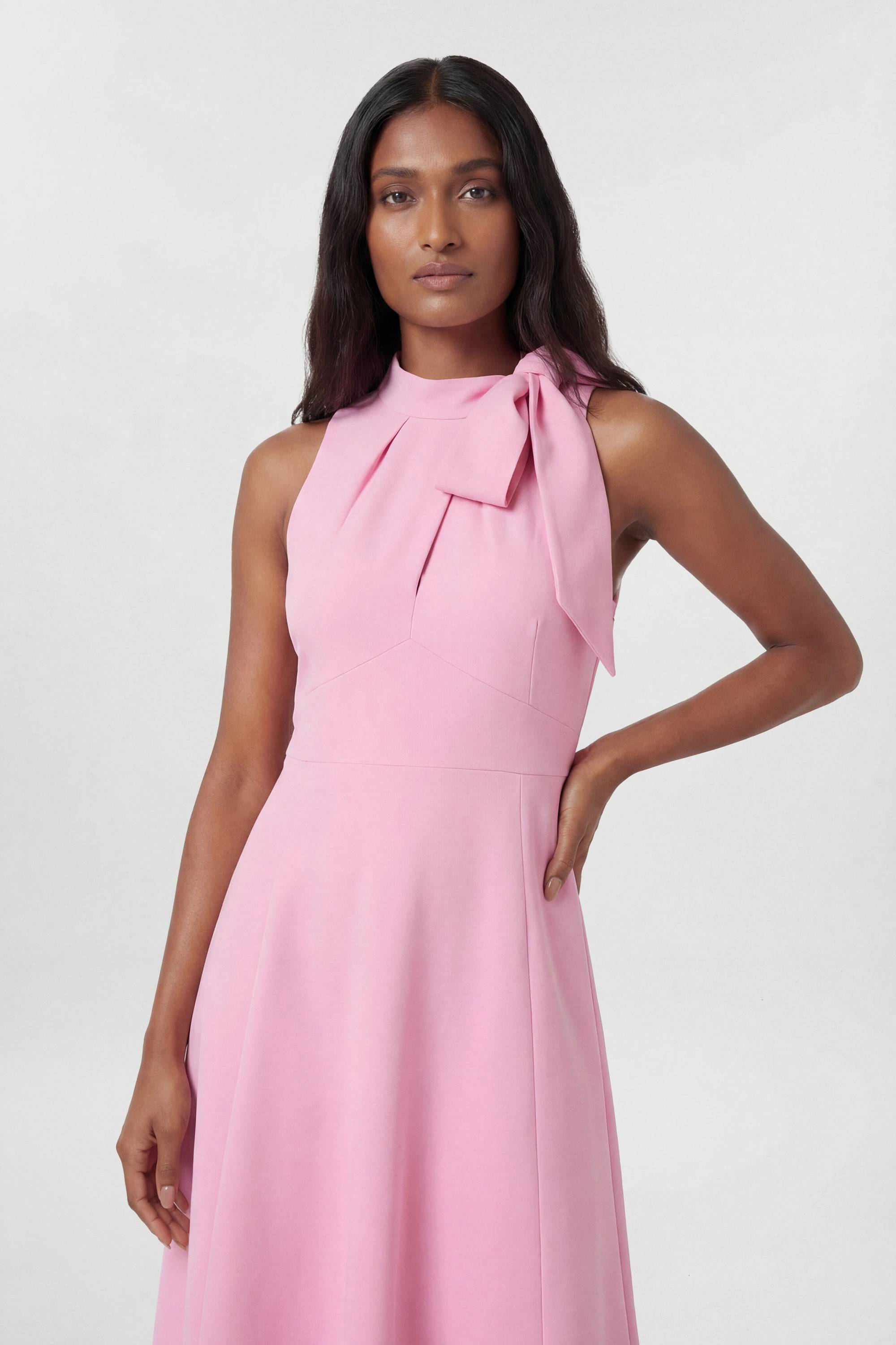 KarenMillen Robe Midi Évasée à Col Nœud Papillon en Tissu Stretch Compact