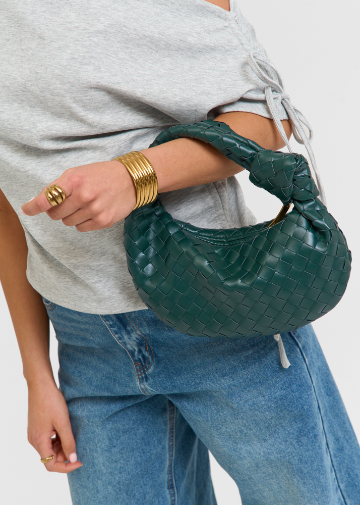 Claire tas petrol