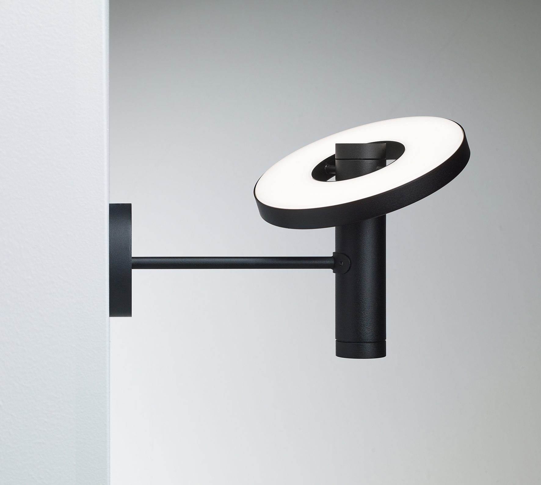 UC_Wandlamp Beads Wall 35 Uplight met stekker smokey black