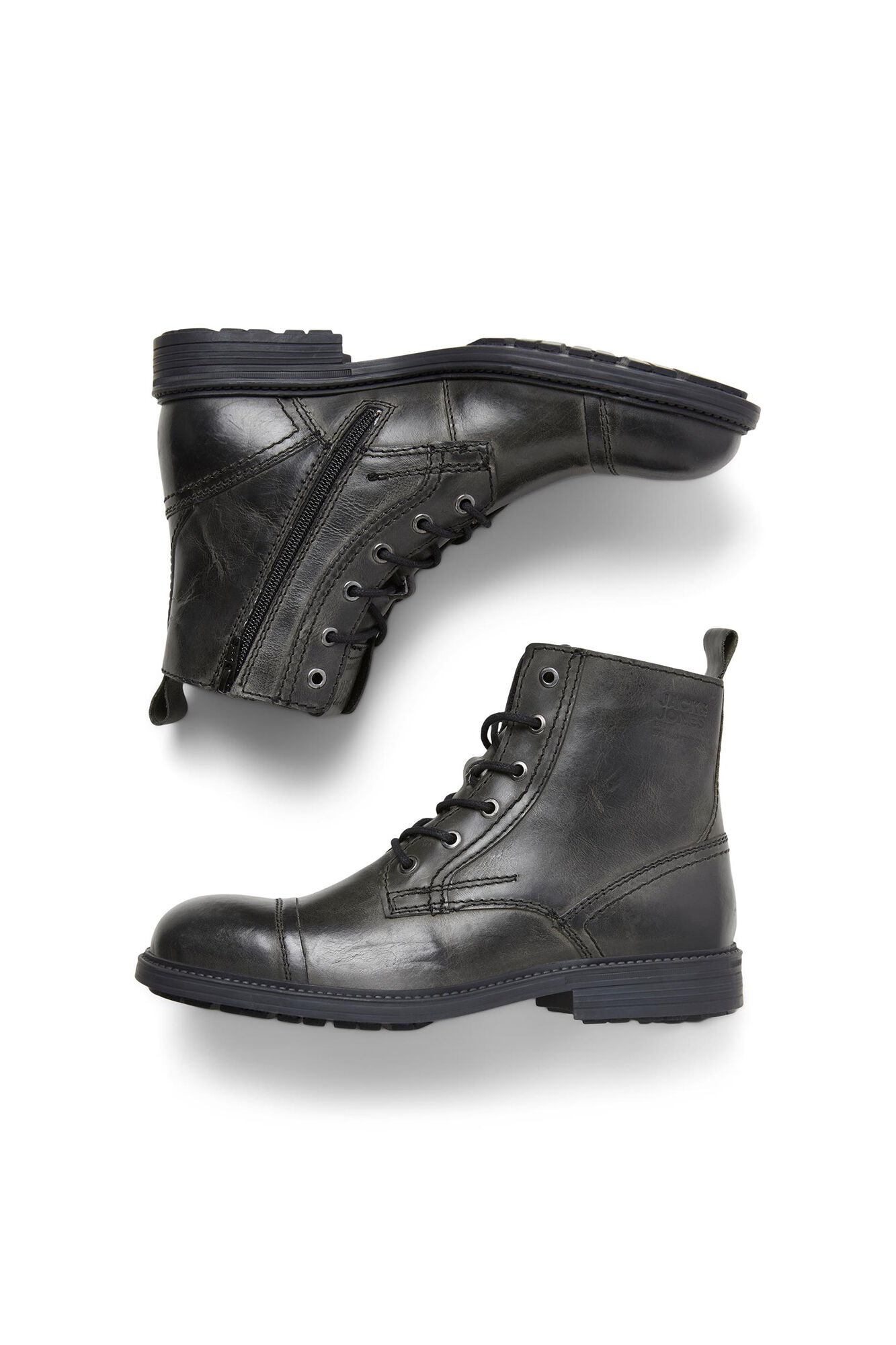 Bota de couro com cadarços