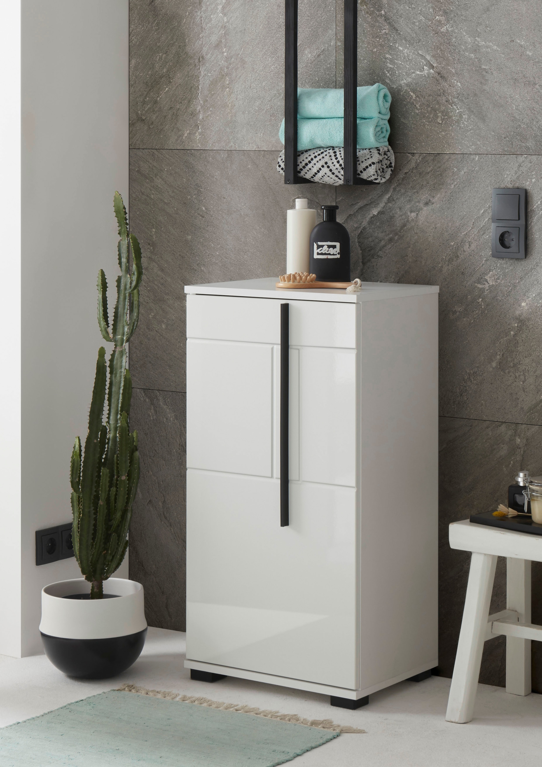 INOSIGN Unterschrank »Cantara, Badschrank in Hochglanz Weiss, Schrank im modernen Design« mit schwarzen Griffen, ausreichend Stauraum