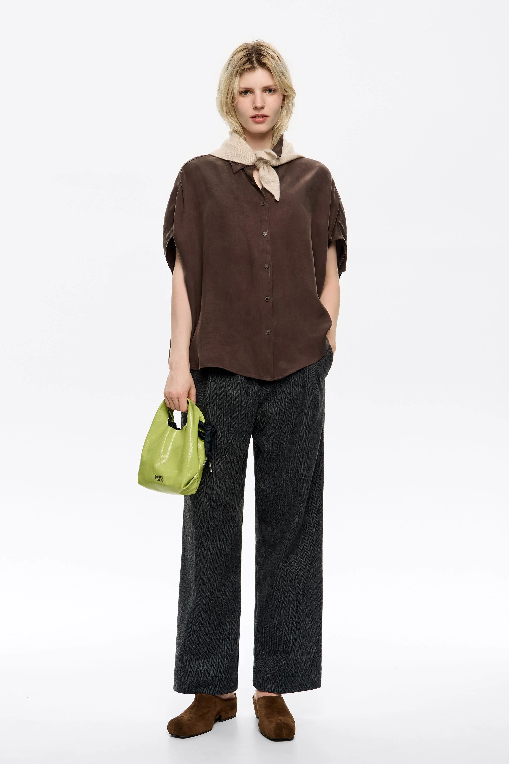 camisa capa fluida marrom escura