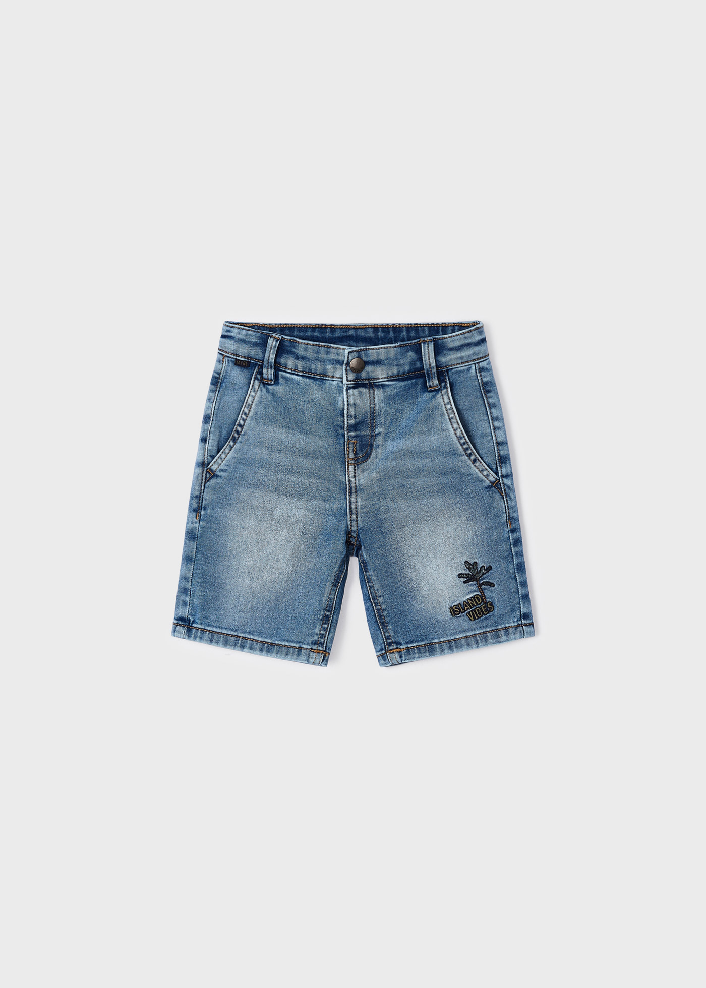 Bermuda jeans feita com algodão sustentável para meninos