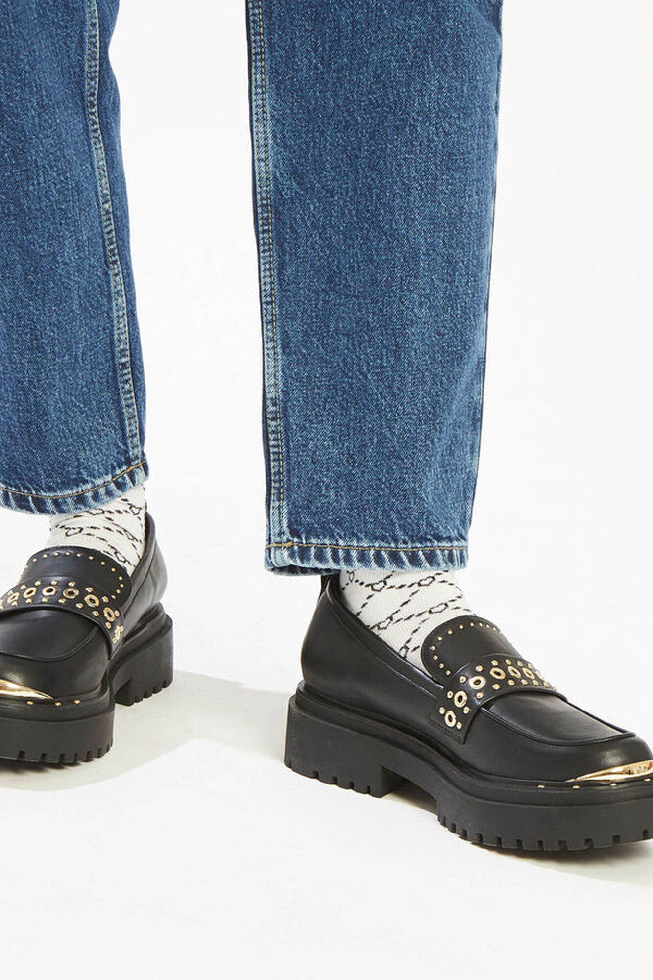 Mocassins de couro sintético com tachas