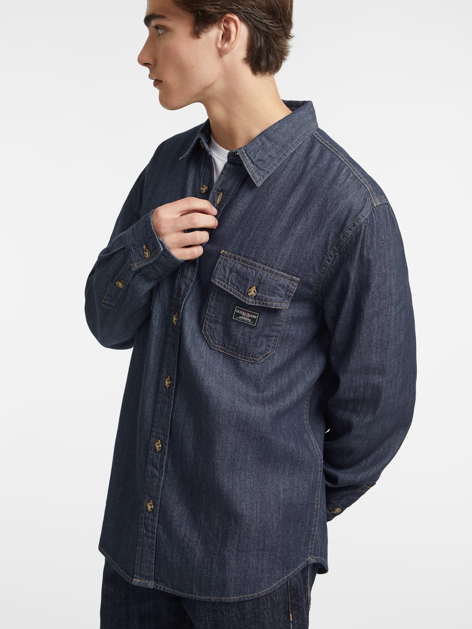 Camisa clássica de manga comprida em jeans