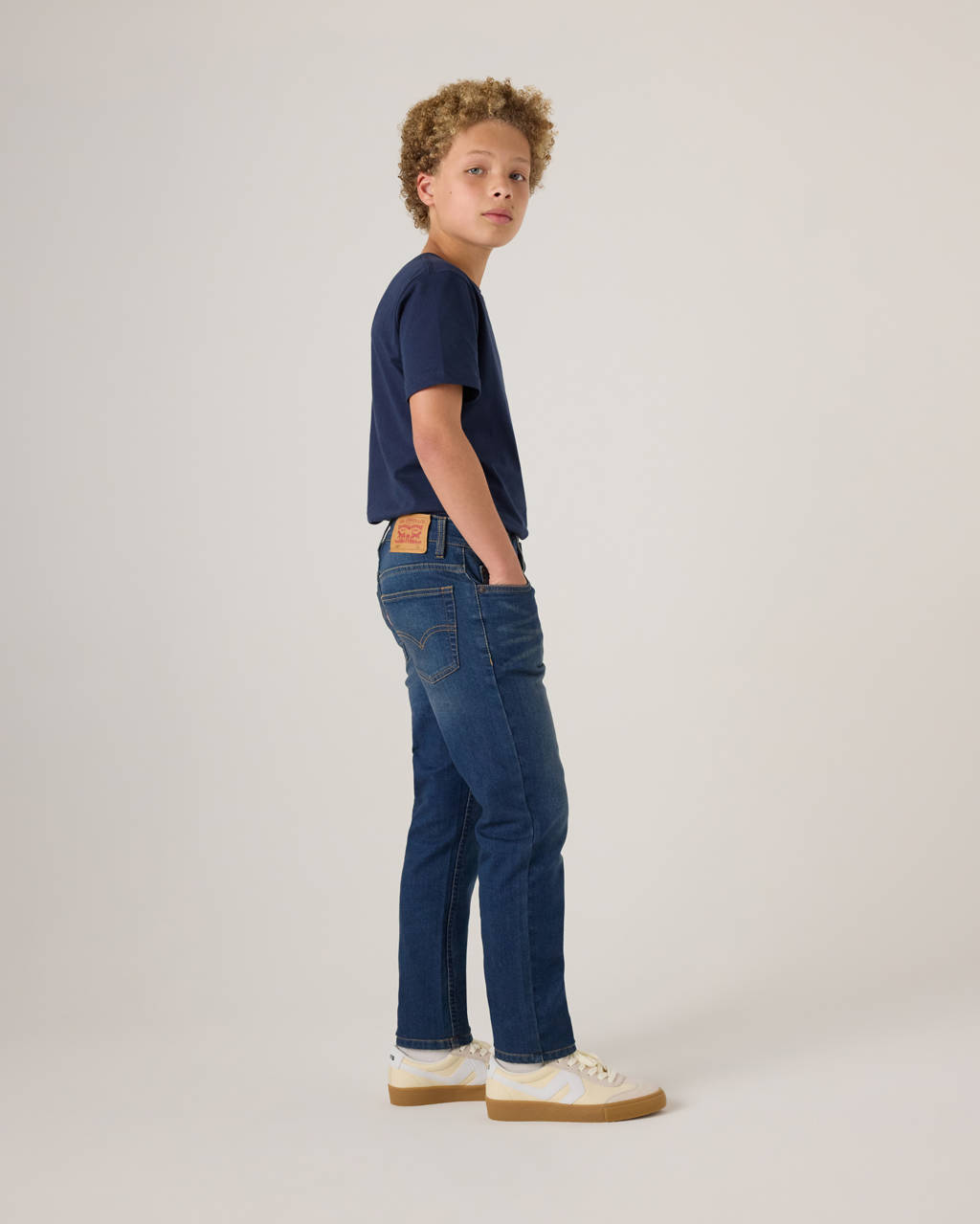Levi's 502 tapered fit jeans garland