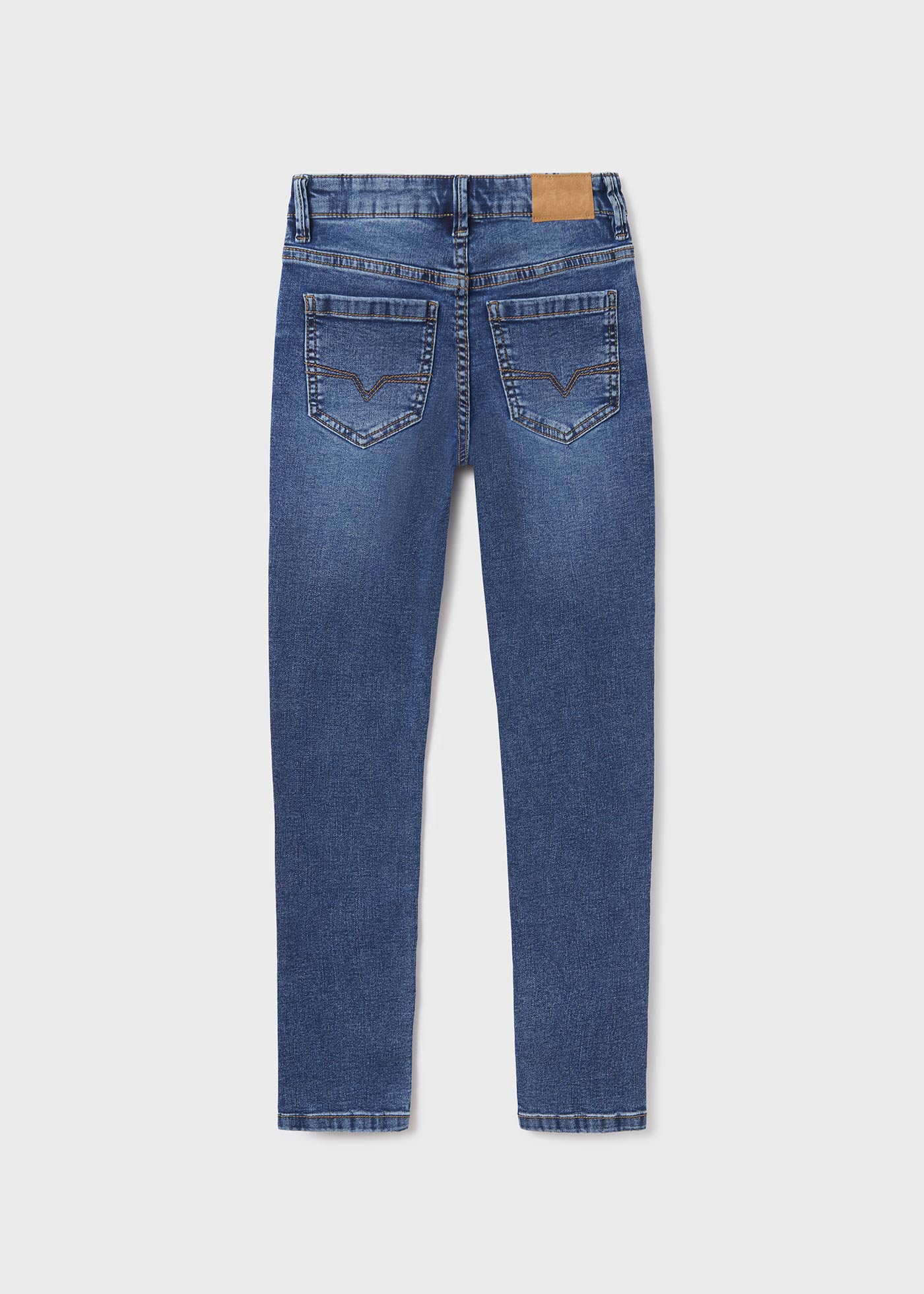 Calça jeans skinny feita com algodão sustentável para meninos