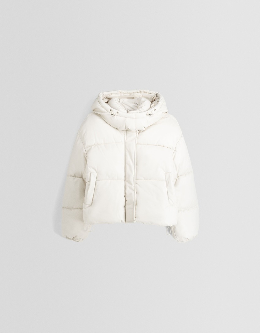 Jaqueta puffer com efeito de couro e capuz.