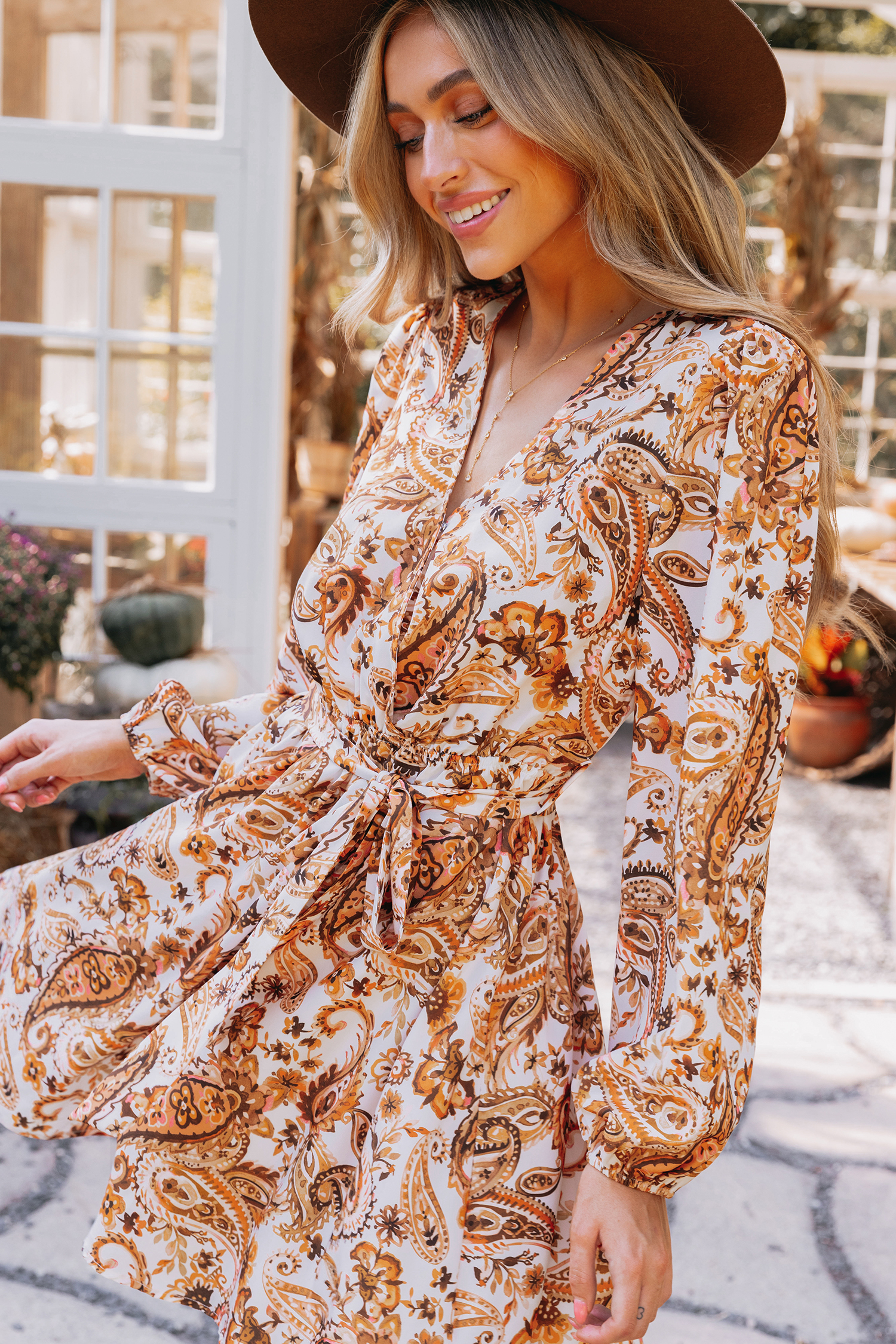 Robe mini trapèze avec ceinture à imprimé paisley