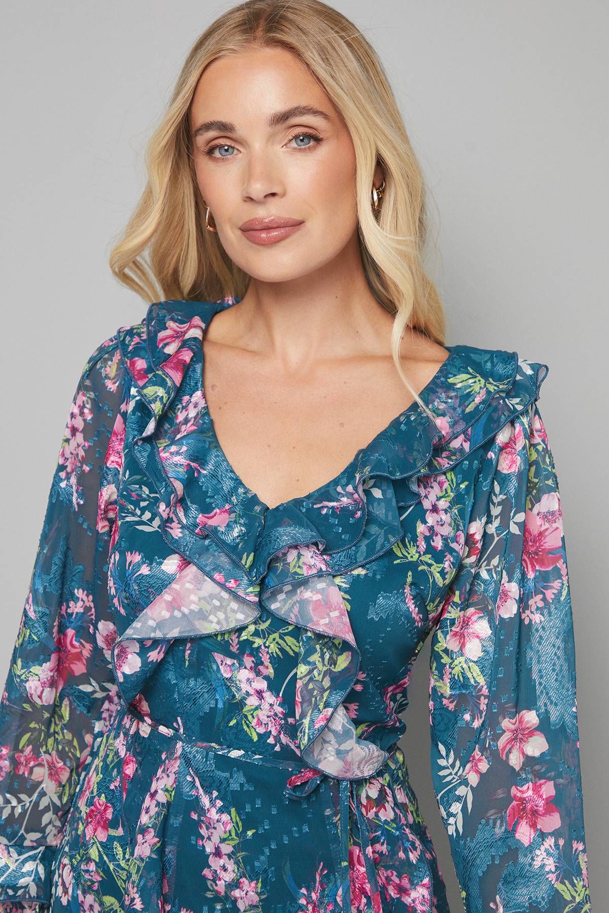 Wallis Robe Midi Petite à Motifs Floraux avec Volants et Ceinture